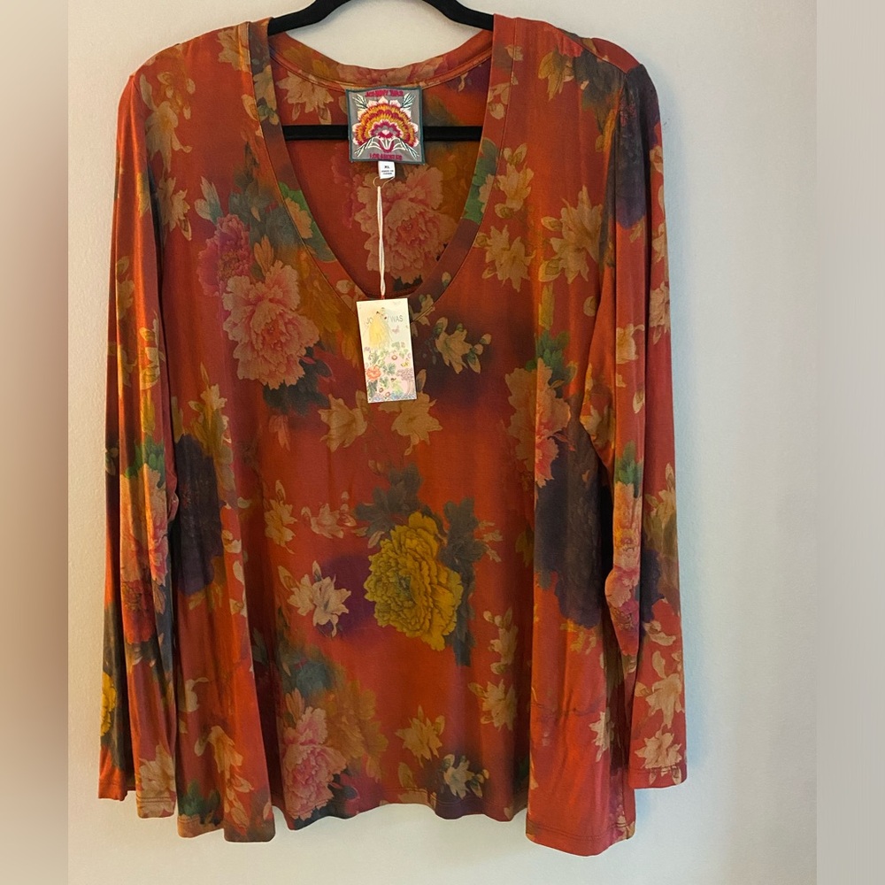 Johnny Was - Embers Floral Favorite Long Sleeve V-Neck Swing Tee